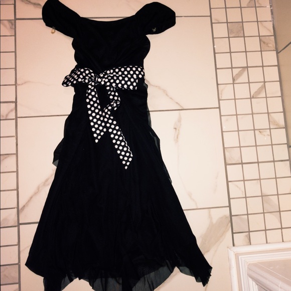 Polka dot Ruffled Dress - Picture 2 of 2